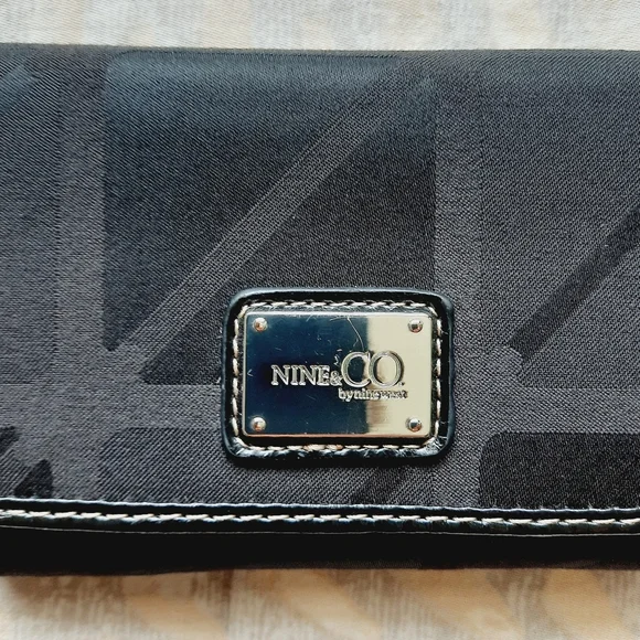 Nine & Co geometric print wallet. - Picture 4 of 12